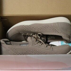 Sketchers Women's Stretch Fit Size 6.5 - New in Box